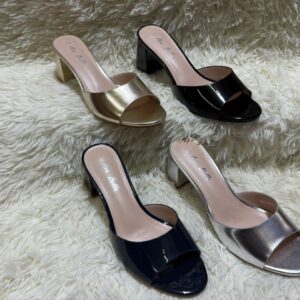 Chaussures de femmes sandales à talon moyen et carré