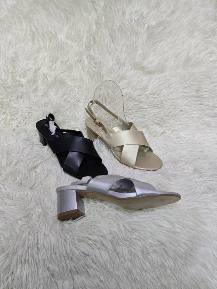 chaussure de femmes avec une semelle légèrement épaisse