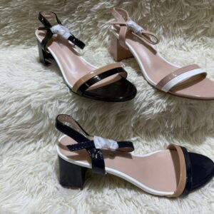 Sandales à brides ouvertes – multi-coleurs