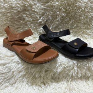 Sandales à brides ouvertes – noir et camel