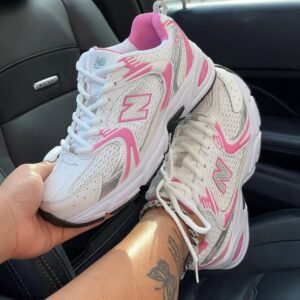 New Balance 530 – Blanc & Rose – Élégance Sportive masculin et féminine